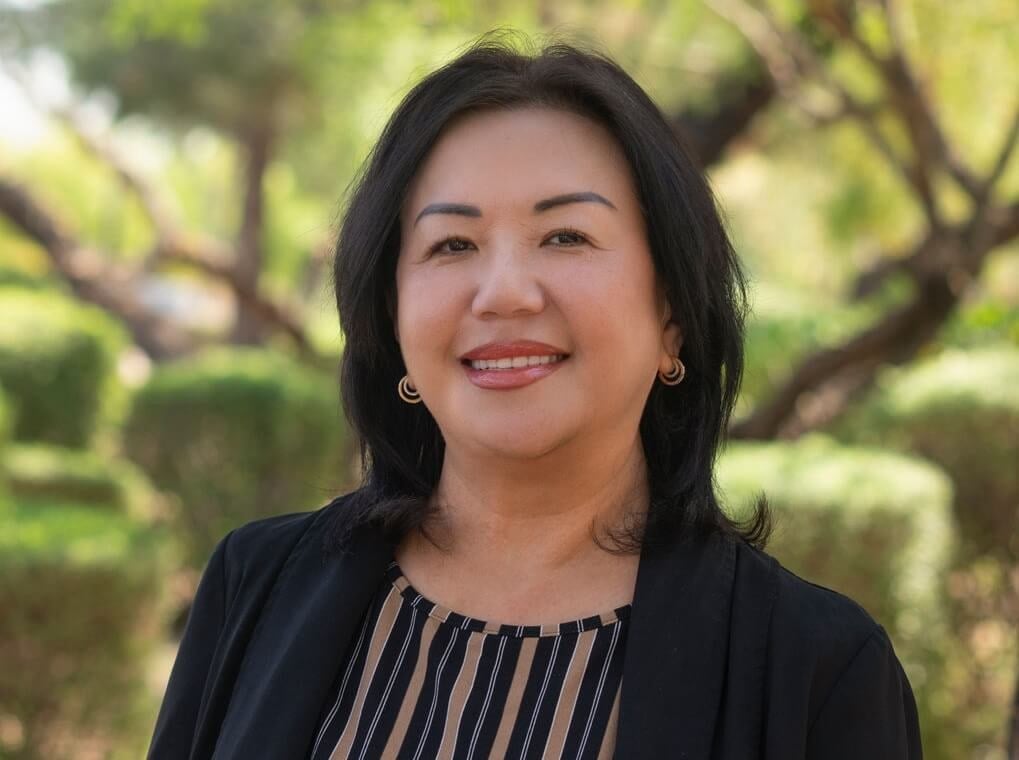 Rowena De La Cruz, NP